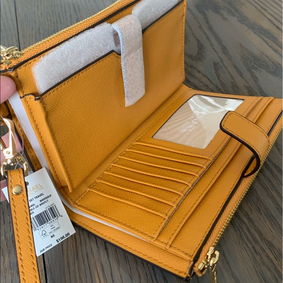 Michael Kors NEW jet set wallet/ phone holder/wristlet - Picture 3 of 8